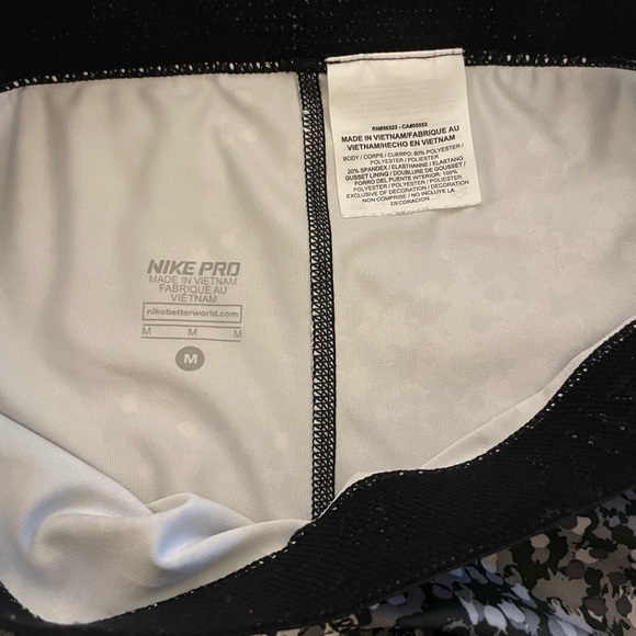 Nike Pro - Capri Leggings - Medium - Picture 4 of 6